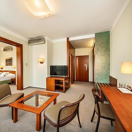 Wellness Hotel Happy Star Hnanice  Εξωτερικό φωτογραφία