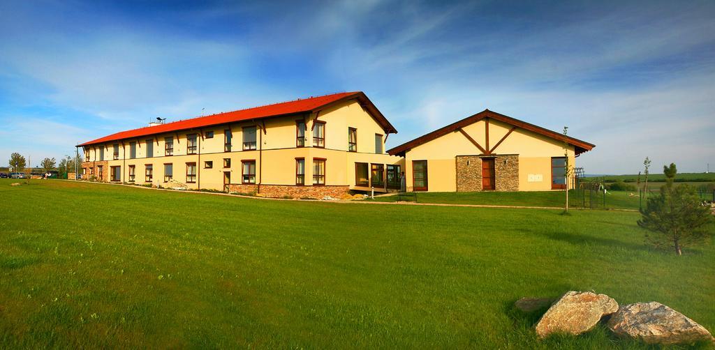 Wellness Hotel Happy Star Hnanice  Εξωτερικό φωτογραφία