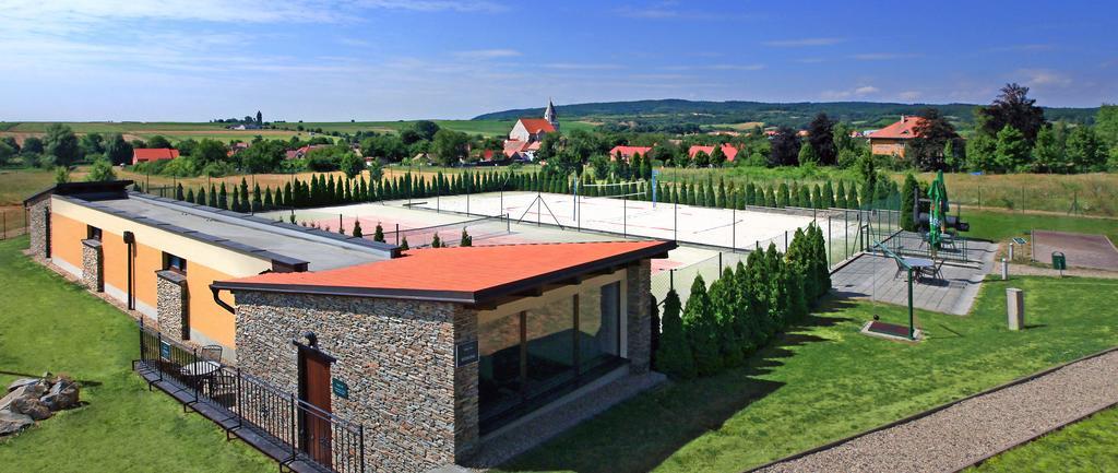 Wellness Hotel Happy Star Hnanice  Εξωτερικό φωτογραφία