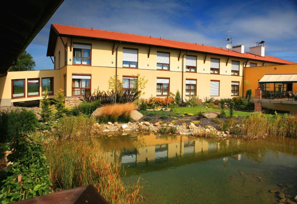 Wellness Hotel Happy Star Hnanice  Εξωτερικό φωτογραφία