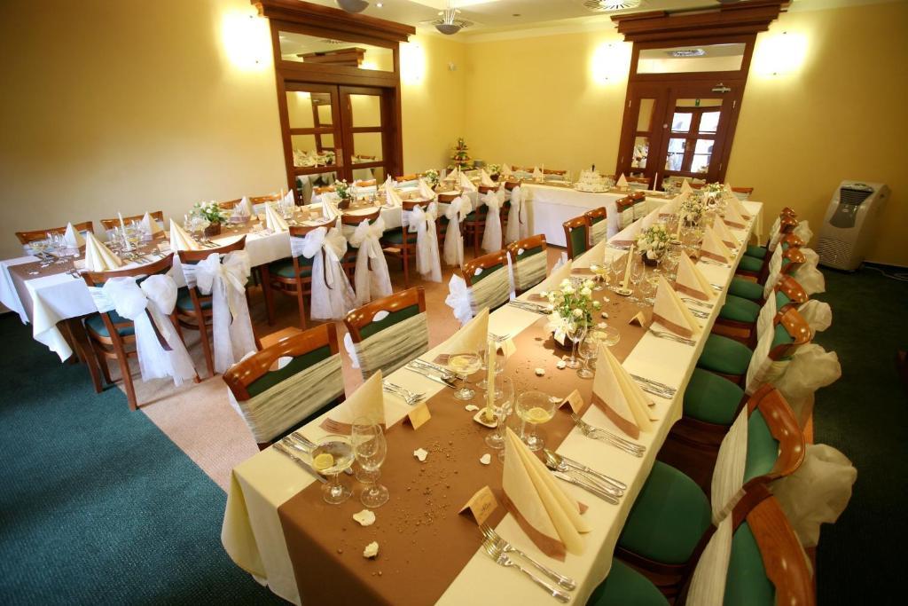 Wellness Hotel Happy Star Hnanice  Εξωτερικό φωτογραφία