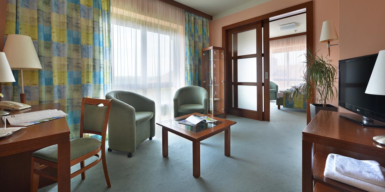 Wellness Hotel Happy Star Hnanice  Εξωτερικό φωτογραφία